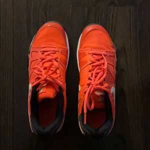 Nike sneakers size 8. Great condition.